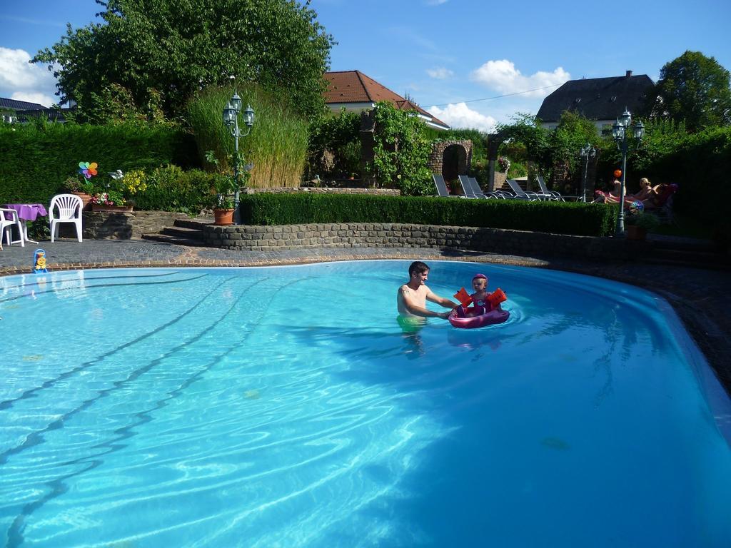 Pension-Elfi Maring-Noviand Esterno foto