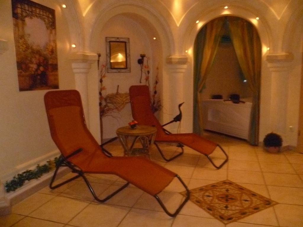 Pension-Elfi Maring-Noviand Esterno foto